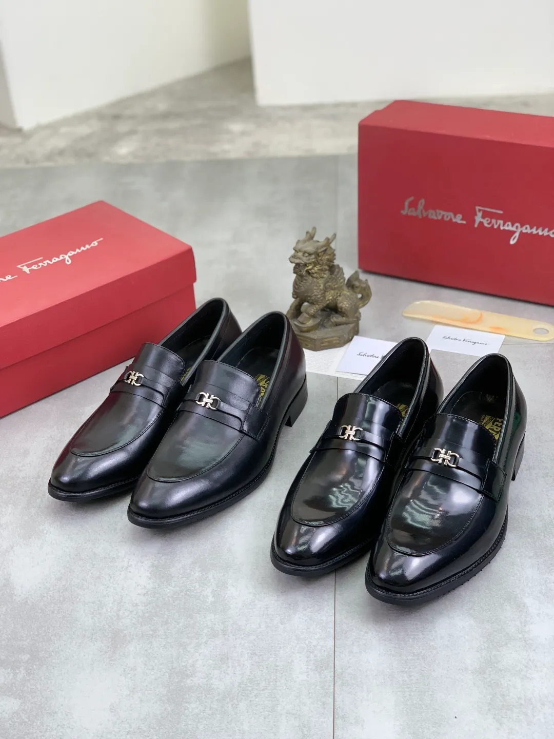 Men's Men's Shoes 💰P480💰[New Style] Water-dyed Niuli 🆘[Salvatore Ferragamo] Ferragamo's latest casual business leather shoes for men! Available at counters simultaneously! The fabric is made of specially imported original calfskin, and the interior is made of imported water-dyed cowhide. It is absolutely luxurious and leads the fashion trend. Matching code: 39-44, black optional